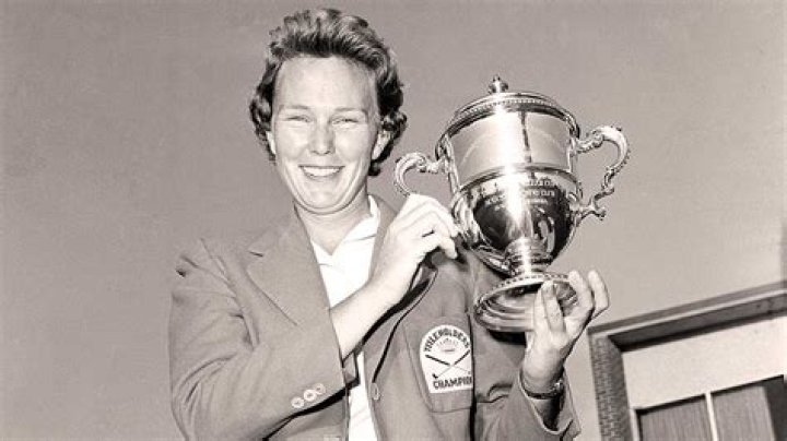 Image: Mickey Wright winning a trophy. Mickey Wright Bio, Wiki, Age, Height, Marriage, Husband & Net Worth