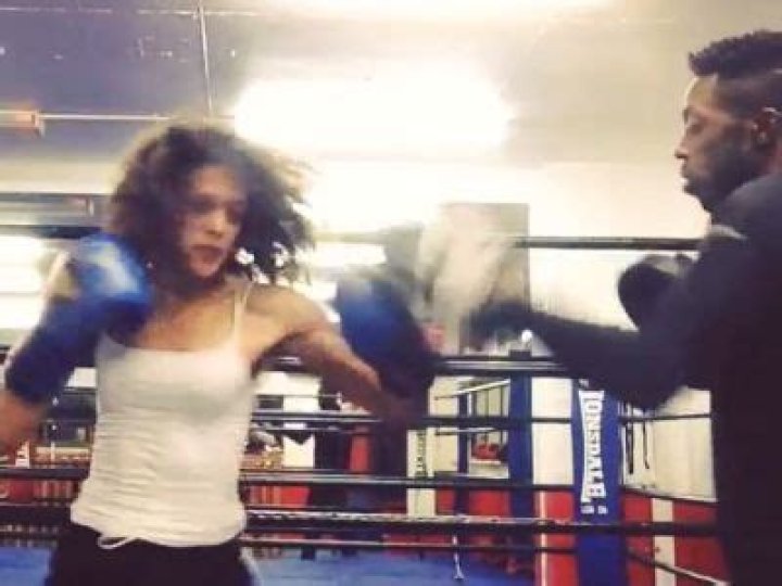Mecia Simson and Edwin De La Renta are practicing boxing.