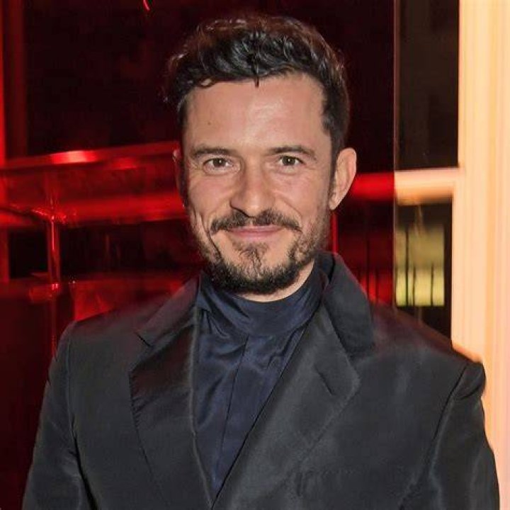 Orlando Bloom's Butt crack!
