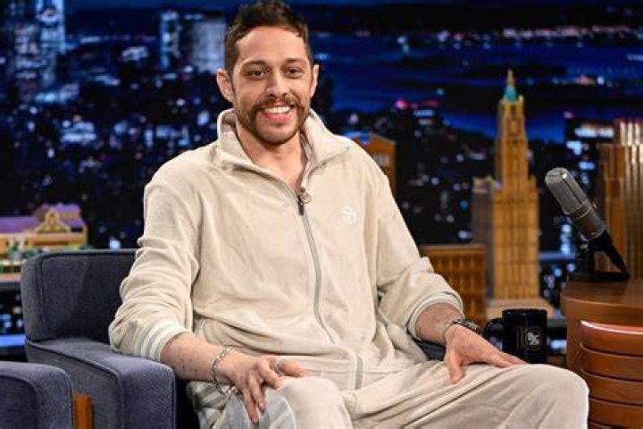 A Theme Park Date! Pete Davidson and Rumored Girlfriend Chase Sui Wonders Walk Hand in Hand inside Universal Studio! Pete Davidson