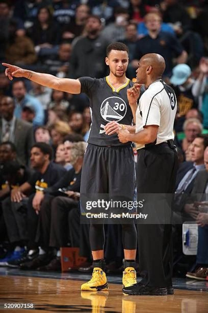 Stephen Curry Arguing With Referee AFter Throwing Mouth Guard 